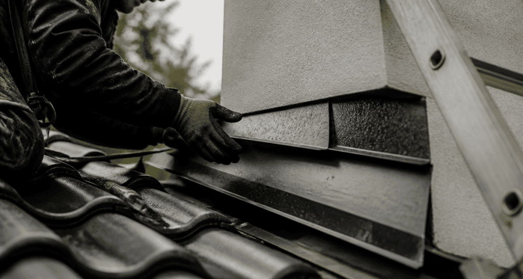 jonction toit mur avec solin zinc