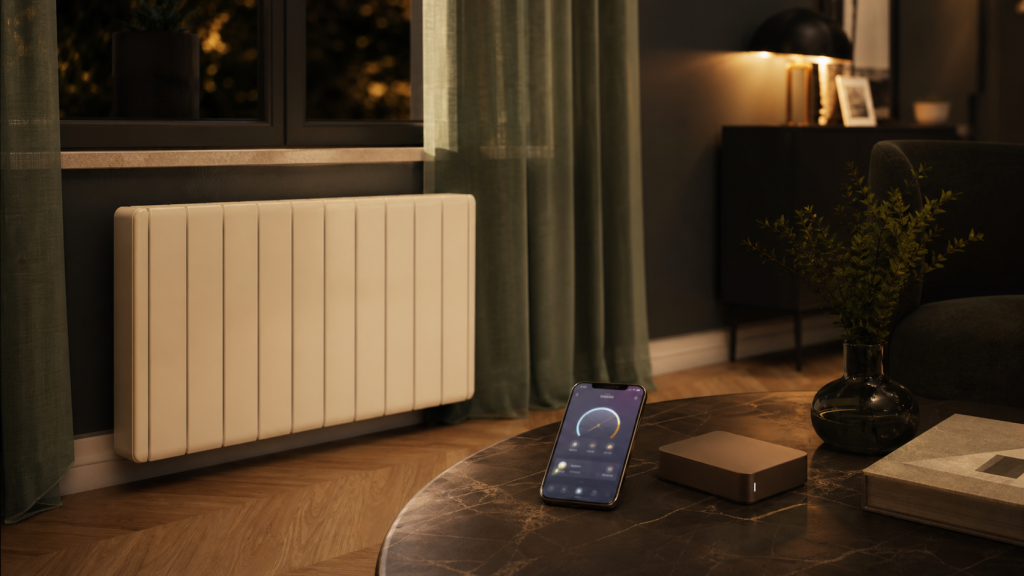 Radiateur connecté Thermor sous fenêtre, pilotage intelligent Cozytouch