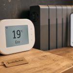 Thermostat chauffage électrique affichant 19°C Eco