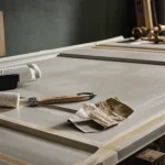 Peindre un porte en bois sans traces : rouleau, bac à peinture, ponçage