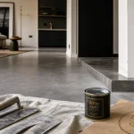 Prix du béton ciré au m2 : fourchettes selon kit, artisan et support