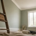 Couleur plafond pour agrandir piece : plafond blanc cassé, pièce plus grande