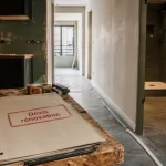 Rénovation intérieure Bry-sur-Marne : cuisine en chantier, câbles électriques gainés