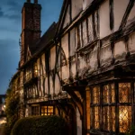 Architecture style tudor : façade à colombage historique et Tudor Revival